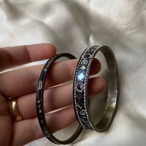 Set of two black bangles